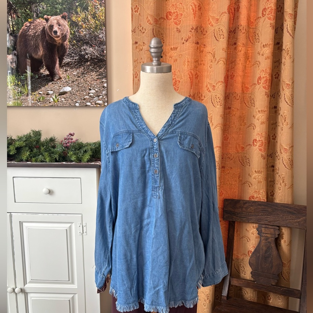 Long-sleeve denim/chambray shirt